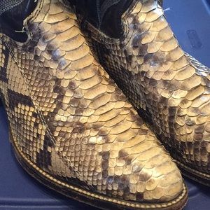 Men’s 8.5 Abilene snake skin boots